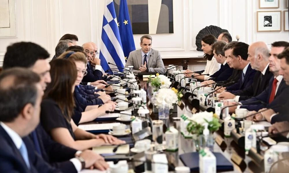 Υπουργικό: Ο Μητσοτάκης ξεκινά το φθινόπωρο με «βαριά» νομοσχέδια